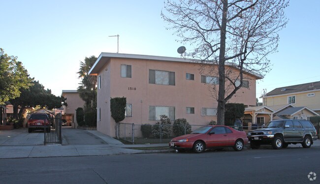 Primary Photo - 1518 Hazelwood Ave