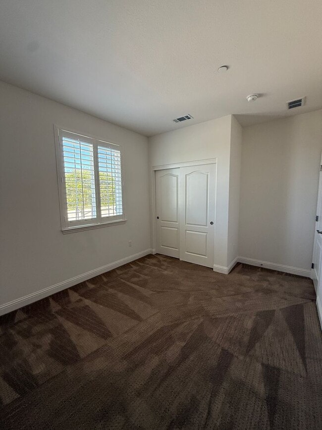 Building Photo - Beautiful Newer Rice Ranch Single Story Ho...
