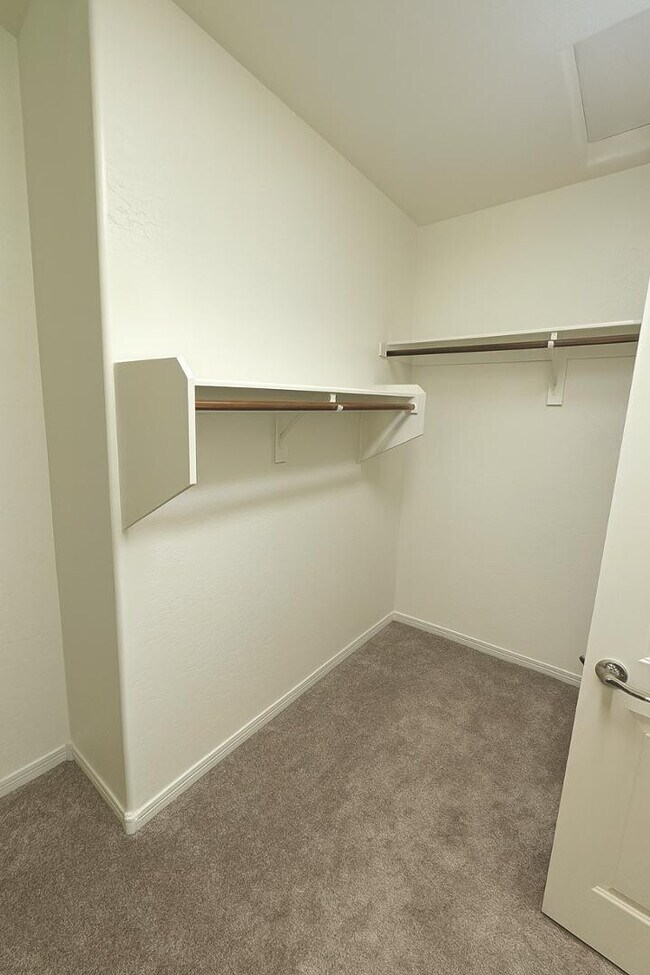 Building Photo - 15697 W Westview Dr