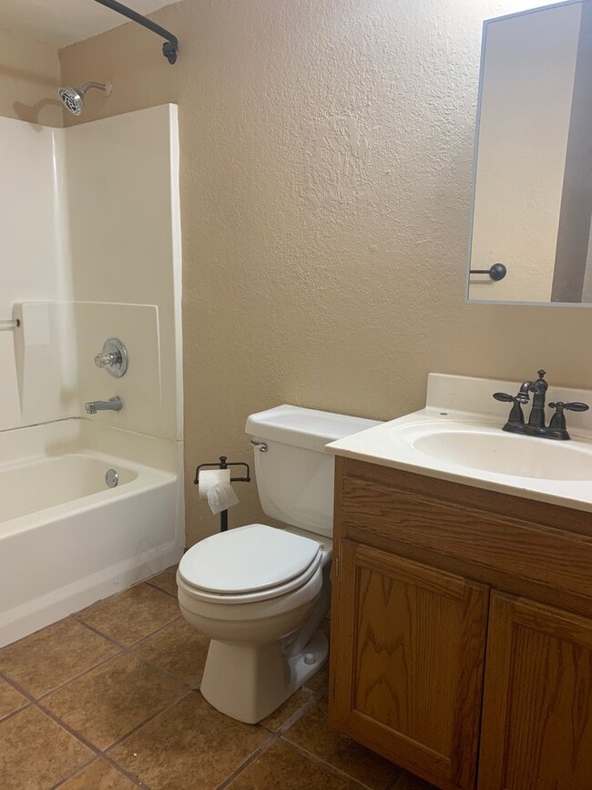 Building Photo - Well Maintained Home In Glenpool!
