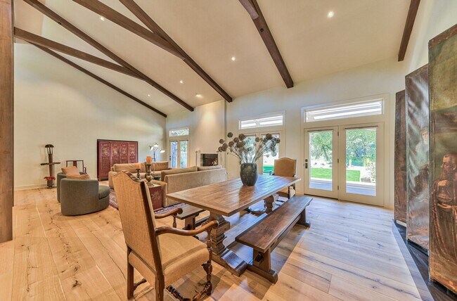Building Photo - Luxury Living in Corral de Tierra!
