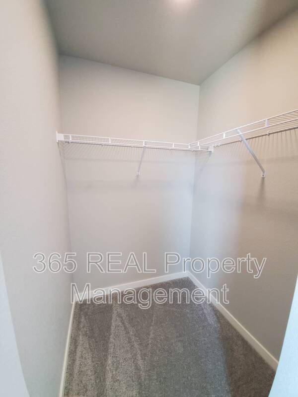 Building Photo - 701 Applegate Trail