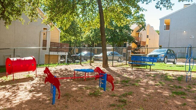 Building Photo - 708 Woodard Way