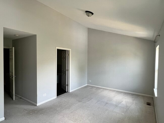 Building Photo - 10S449 Carrington Cir