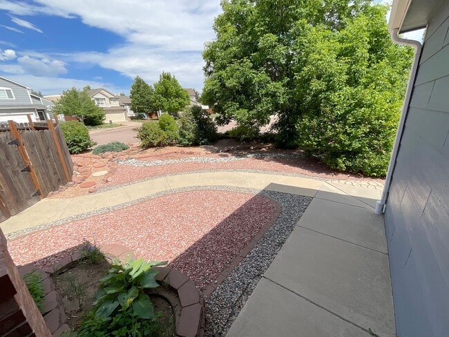 Building Photo - 4 Bedroom Home Available Near Peterson Rd & Constitution Ave!