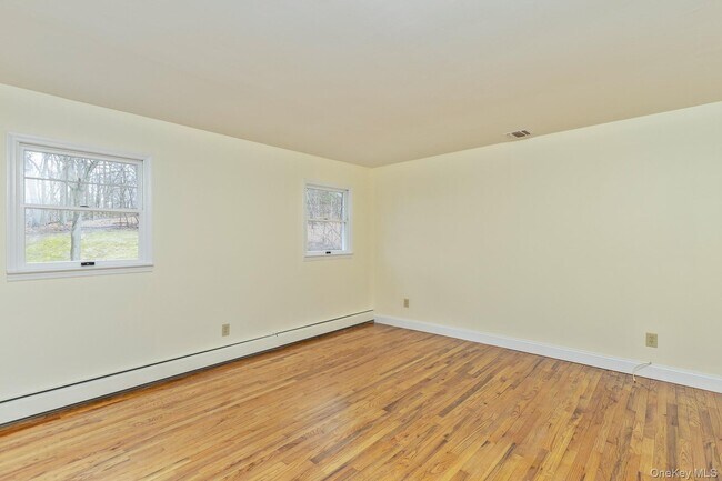 Building Photo - 451 River Rd