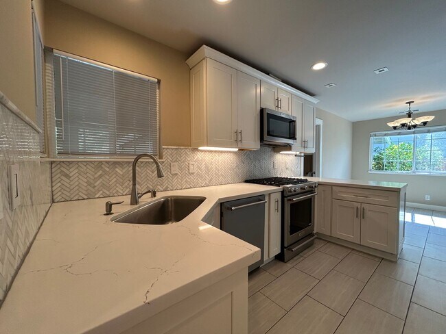 Building Photo - Recently Remodeled Single-Story 3/2 Gem in...