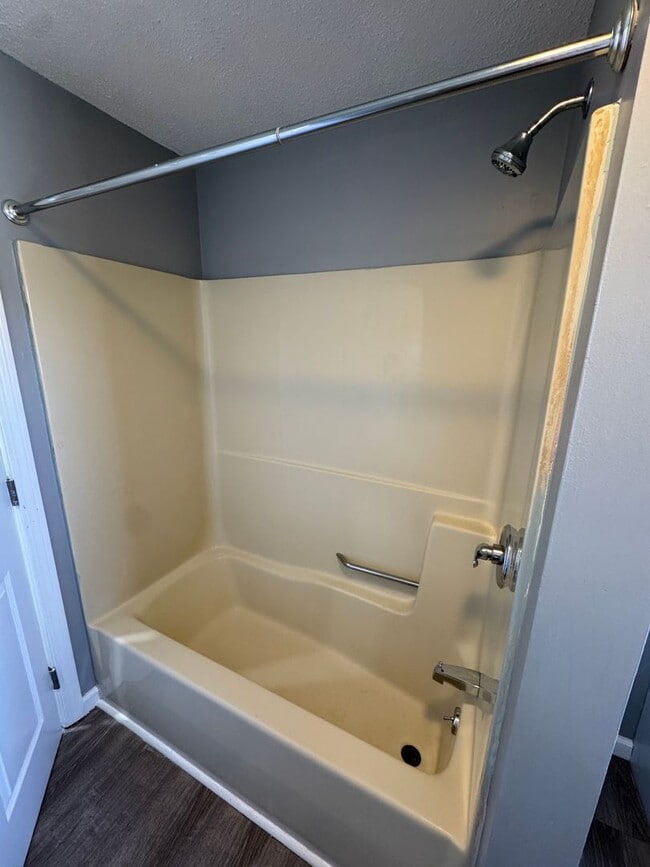 Building Photo - 1036 Chicopee St