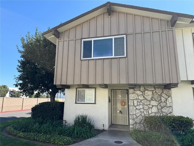 Building Photo - 11115 Slater Ave