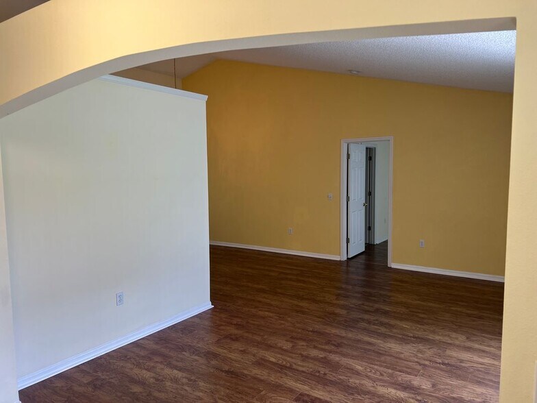 Building Photo - 260 Mirage Ave SE