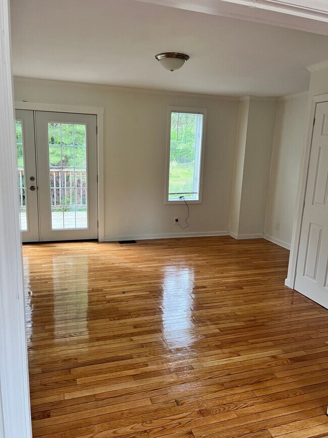 Building Photo - 17 Pheasant Dr