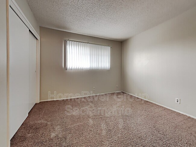 Building Photo - 3689 Myrtle Ave