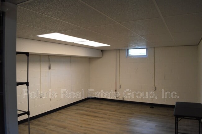 Building Photo - 6057 Rosslyn Ave