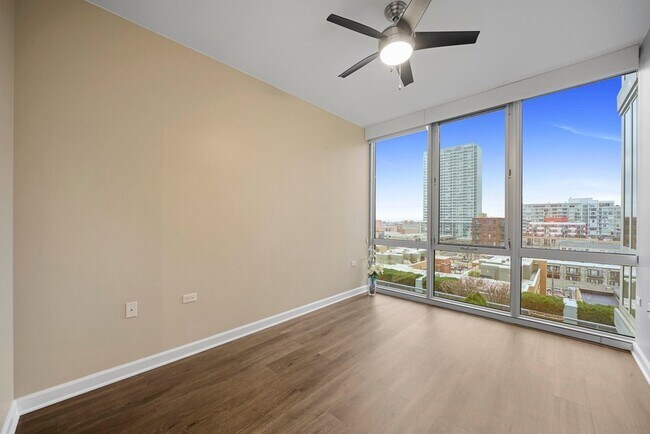 Building Photo - 1629 S Prairie Ave
