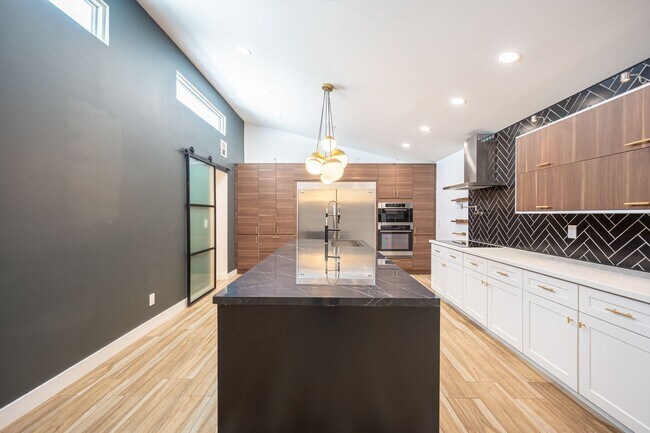 Building Photo - European-inspired Mid-Century Henderson Home!