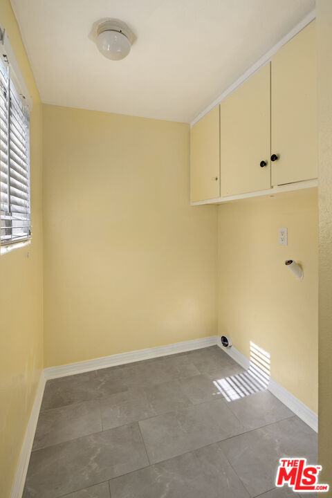 Building Photo - 13360 Maxella Ave
