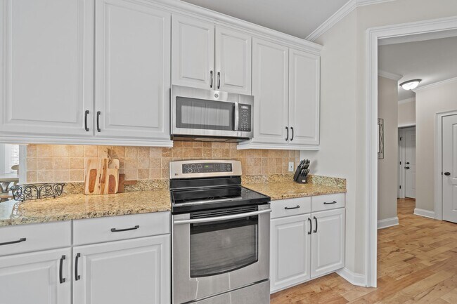 Building Photo - 107 Oakton N
