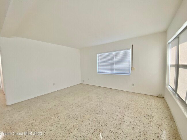 Building Photo - 480 Alice Dr