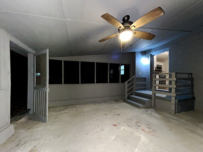 Building Photo - 6446 Burgundy Rd S