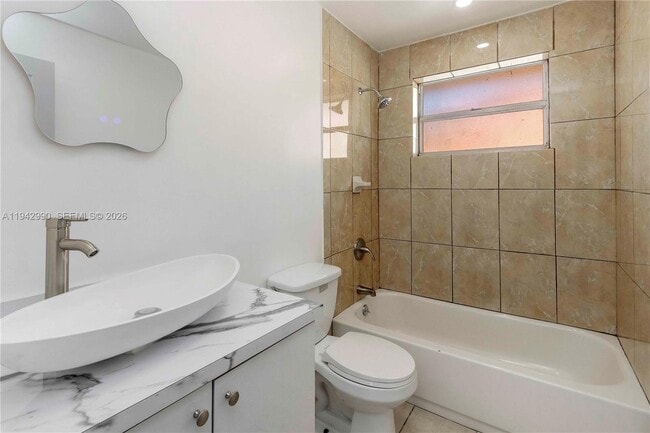 Building Photo - 642 E 2nd Ave