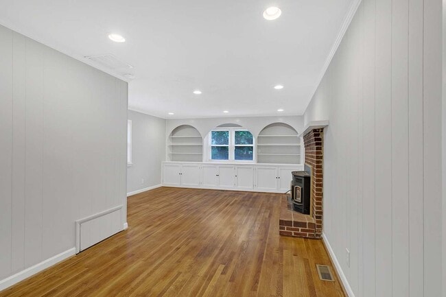 Building Photo - 553 Blount Point Rd