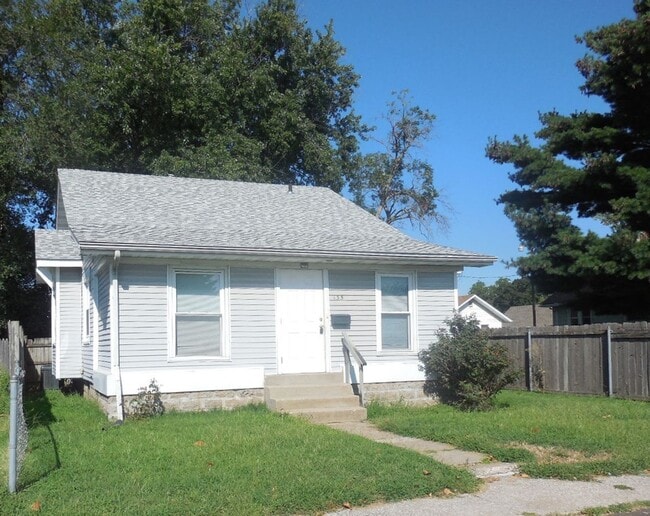 Primary Photo - Two Bedroom Home w/Enclosed Sunroom and Pr...