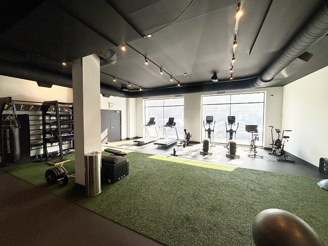 Building Photo - 4806 N Magnolia Ave