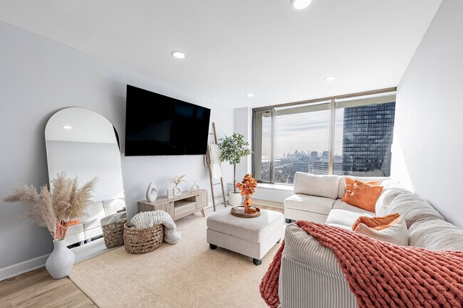 Building Photo - 5455 N Sheridan Rd