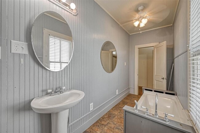 Building Photo - 6143 Kamas Ln