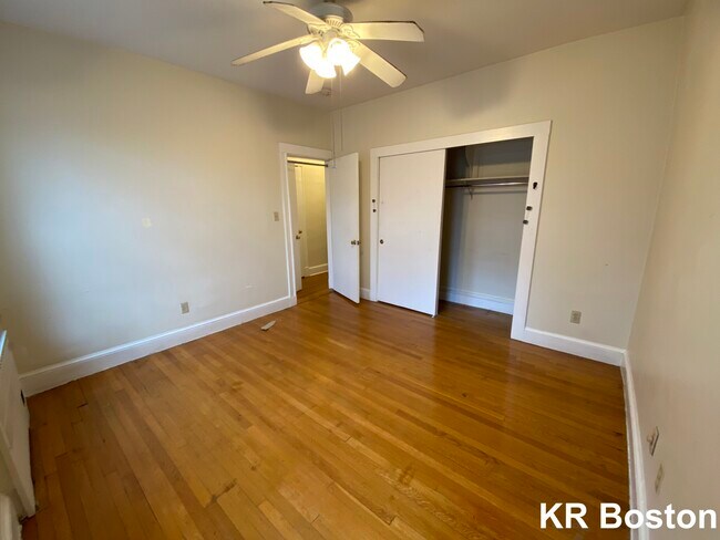 Building Photo - 1002 Beacon St