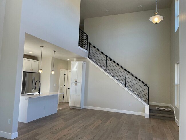 Building Photo - Home in Desert Color!