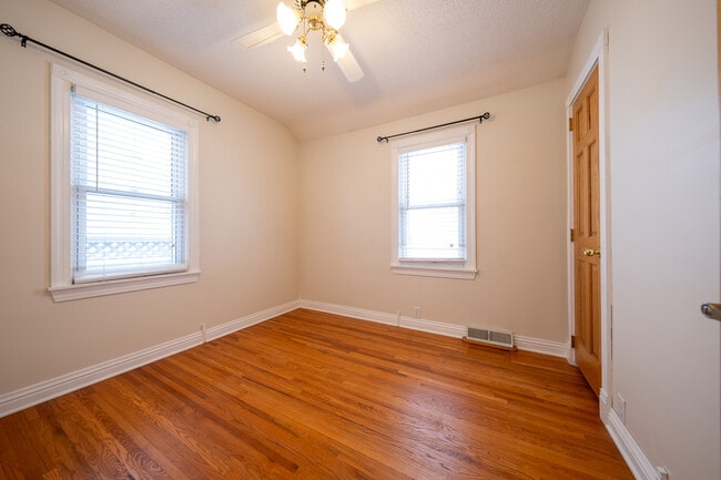 Building Photo - 3531-2 1/2 2 1/2 St NE