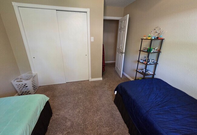 Building Photo - Stunning 3bd/2ba home with gorgeous yard and bonus living space! Coming Soon!