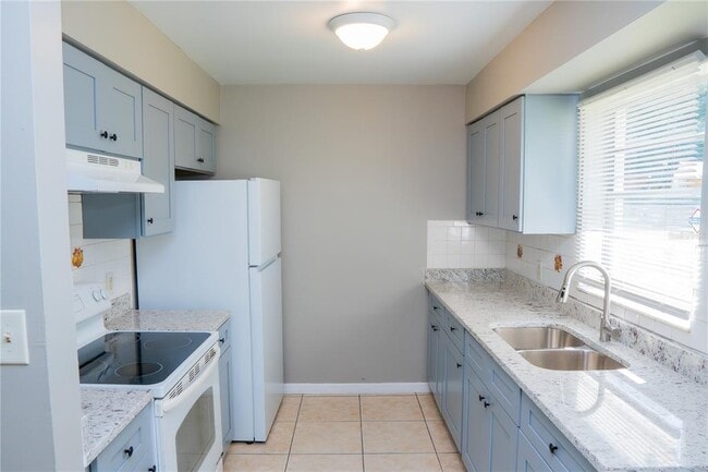 Building Photo - 434 W 17th St