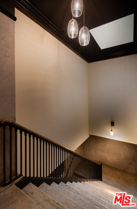 Building Photo - 460 S Spring St