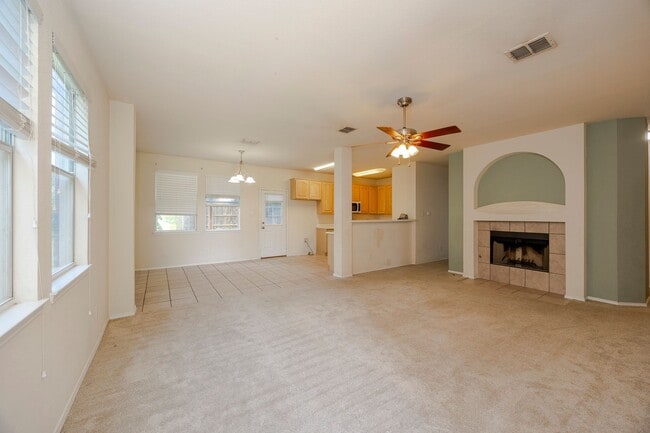Building Photo - Great one story house with 3 bedrooms & st...