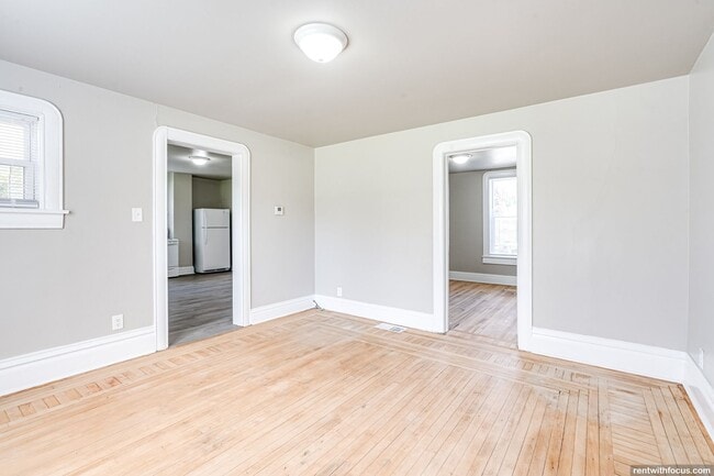 Building Photo - 2726 W Spencer St