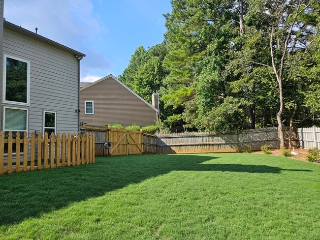 Building Photo - 415 Cadeleigh Ct