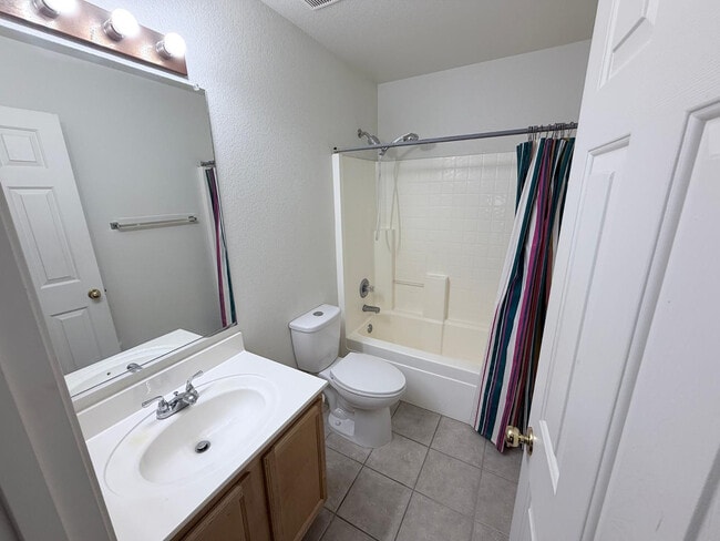 Building Photo - 1106 S Fresno Ct