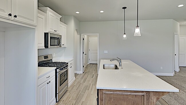 Building Photo - Very Nice 4 Bedroom 2 Bath Home in Mustang...