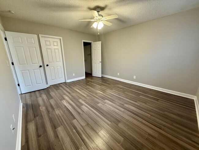 Building Photo - 27 Montford Ct