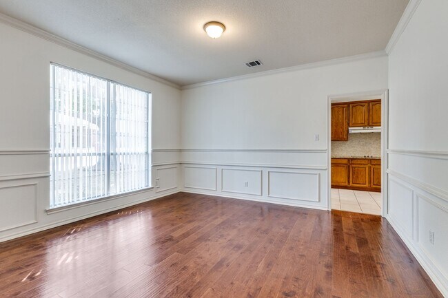 Building Photo - 8434 Golf Club Cir