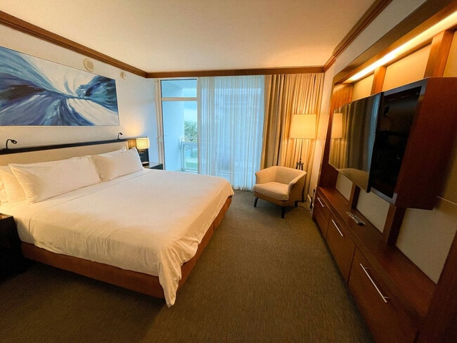 Building Photo - 6801 Collins Ave