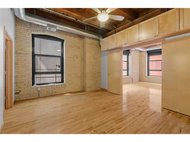 Building Photo - 607 Washington Ave S