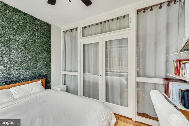 Building Photo - 1 Scott Cir NW