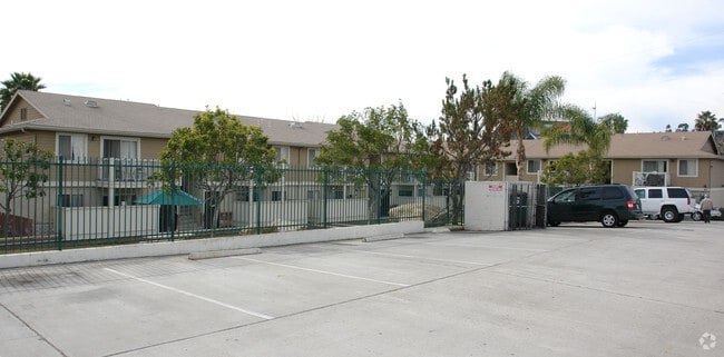 Building Photo - El Cajon Gardens