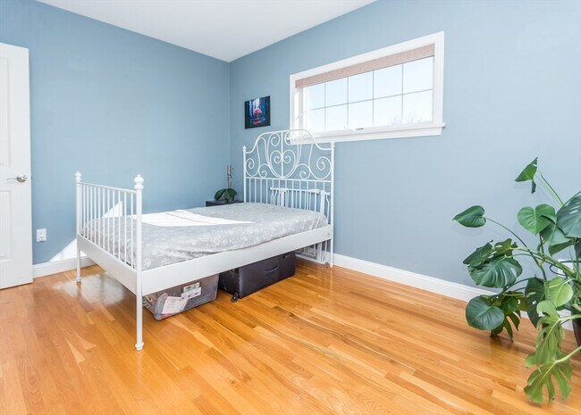 Building Photo - 199 Broadway