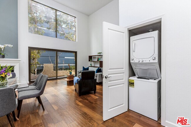 Building Photo - 1633 S Bentley Ave