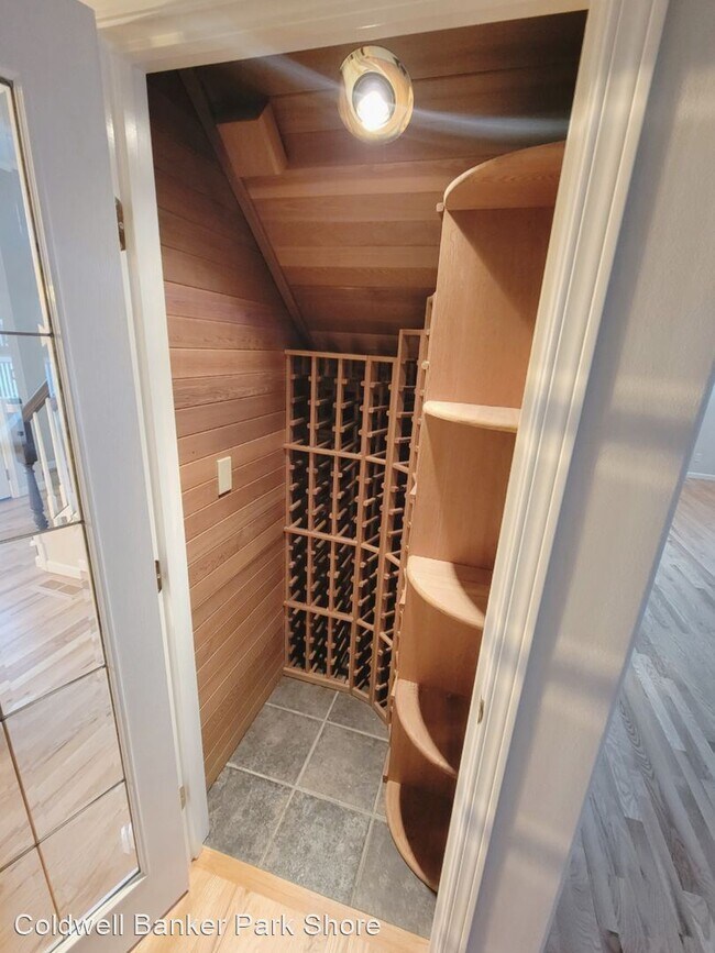 Building Photo - 4 br, 3.5 bath House - 6961 Wentworth Ave SW