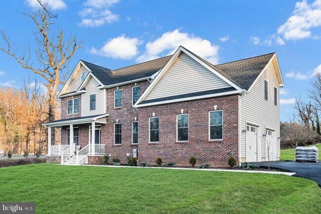 Building Photo - 1201 Regal Ln